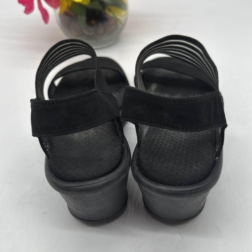 Black Wedge Sandals with Elastic Straps and Cushioned Footbed Size 9 SKT7973G - Picture 3 of 7